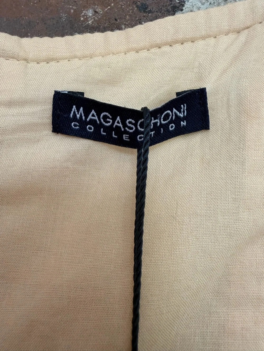 Magaschoni Collection Linen Silk Sheath Dress NWT Beige Size 4‎